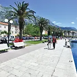 Awesome Apartment In Makarska With Kitchen