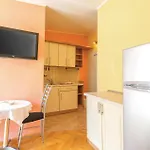 Awesome Apartment In Makarska With Kitchen
