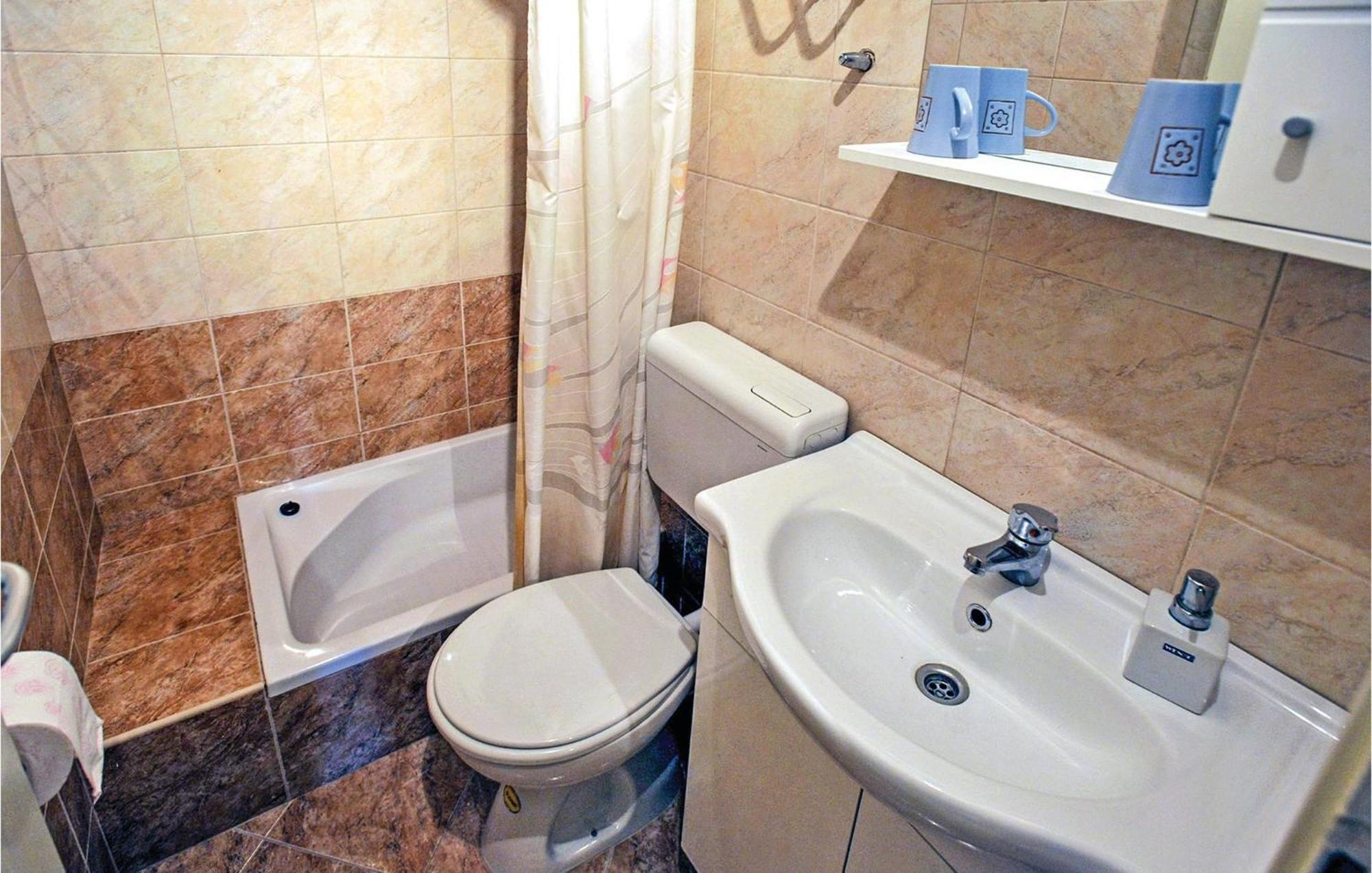 Leilighet Awesome In With Kitchen